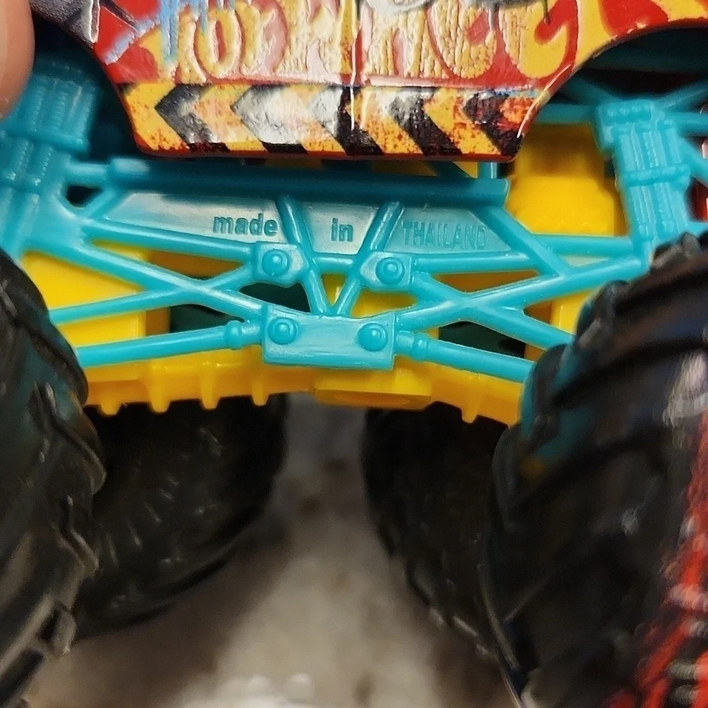 Hotwheels Mattel 68 truck 4x4 monster Truck 1:64 scale street graffiti dicast